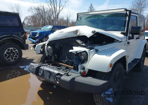 2010 Jeep Wrangler Sahara z USA, uszkodzony, nr VIN 1J4GA5D16AL231085